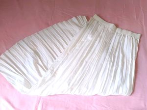 White Pleated Skirt 🤍💐