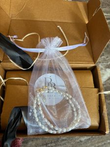 Elegant Pearl Necklace with Diamond Pendant