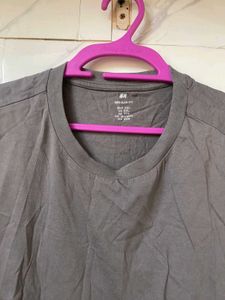 H&amp;M Regular Fit Tshirt - XXL (worn once)