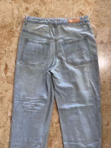 Light Wash Ripped Cropped Jeans