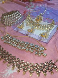 Stunning Jewellery Set of 4