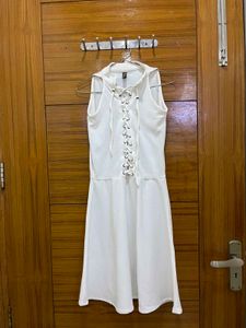 White Sleeveless Lace-Up Dress with Hood
