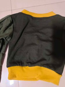 Stylish Cropped Cardigan with Puff Sleeves