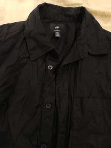 H&amp;M Classic Black Short Sleeve Button-Up Shirt