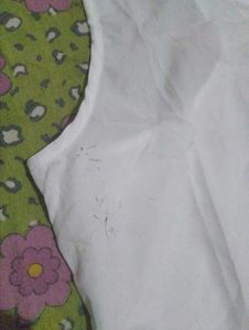 Chic White Sleeveless Top