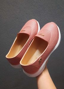 SHOE