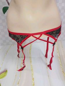 (1427) Red &amp; Black Strapless Bra