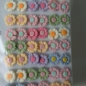2 Mini Daisy Studs Card