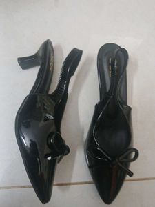 Chic Black Bow Slingback Heels