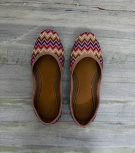 Embroidered Jutti