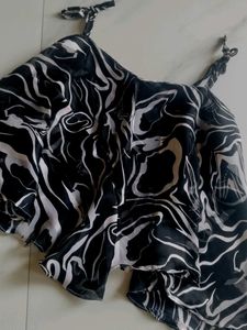 Stylish Black & White Abstract Print Top frill too