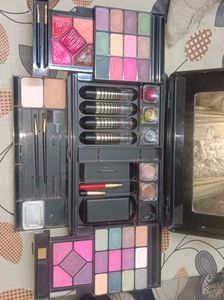 stunning make-up kit