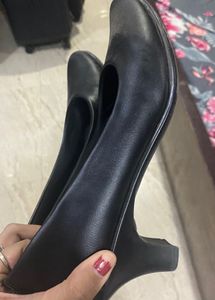 Chic Black Pointed Toe Heels