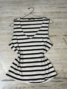 Black & white  top for women which fits XS- S