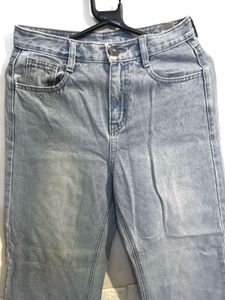 Light Wash Frayed Hem Jeans
