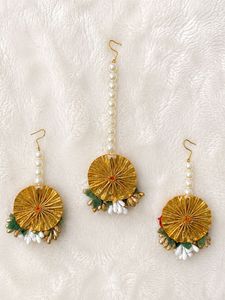 Floral Maang Tikka &amp; Earrings Set