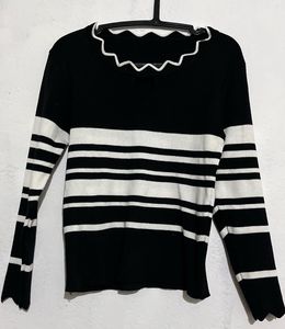 Chic Black &amp; White Striped Sweater