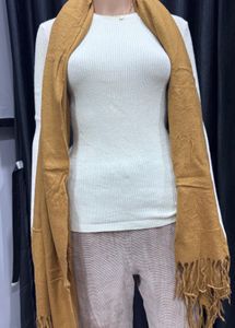 Stylish Gold Scarf with Fringe