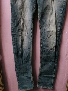 Stylish Blue Distressed Denim Jeans
