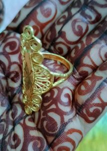 brand new Elegant Gold Tone Ring