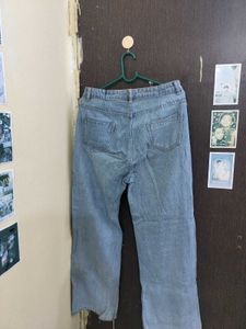 Light Wash Ripped Jeans