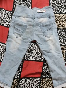 Rip Denim Capri