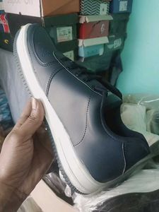 NEW NO USED SPORTS SHOES FOR MEN.