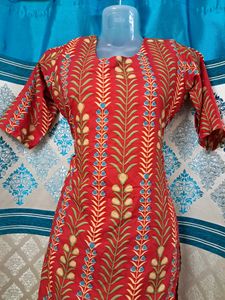 Beautiful Res Crepe Kurti.