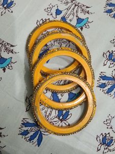 Set of 4 Yellow &amp; Gold Bangles