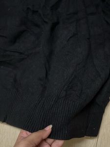 wool sweatshirt/prevents from cold