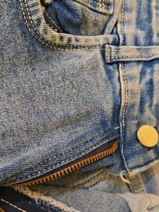 Stylish Light Wash Ripped Cargo Jeans