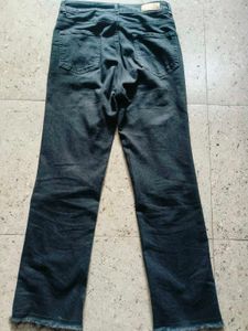 Stylish Dark Wash High-Waist Raw Hem Jeans