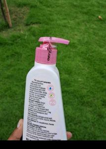 Everyuth Naturals Rejuvenating Flora Body Lotion