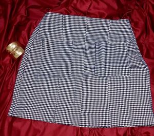 Houndstooth Pattern Mini Skirt
