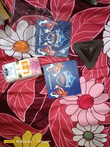 Delhi Capitals Pad 4pc , One Tisu And Paper Stand