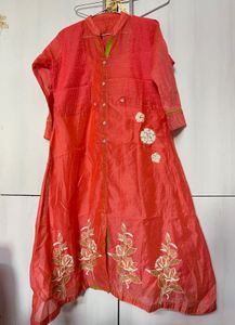 Elegant Coral Kurta with Floral Embroidery