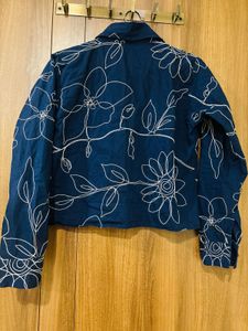 navy floral shirt with denim jeans