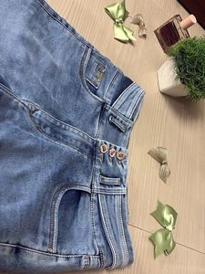 Light Wash Skinny Jeans