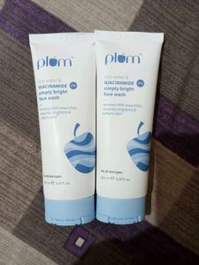 Plum Niacinamide Simply Bright Face Wash