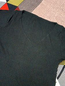 Ribbed V-Neck Tee
