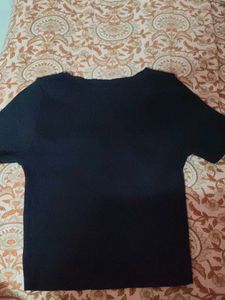 BLACK V NECK FITTED TOP
