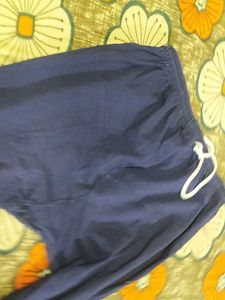 legging in navy blue colour