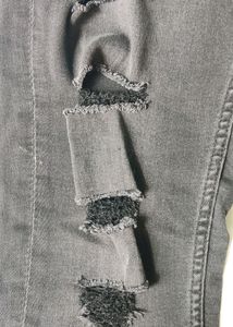 H&amp;M Super Skinny Ripped Jeans