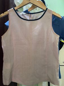 Chic Sleeveless Pink Top