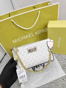 MICHAEL KORS* *JET SET MEDIUM CHAIN POUCHETTE*