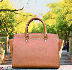 LATEST MICHAEL KORS SELMA MEDIUM SATCHEL HANDBAG*
