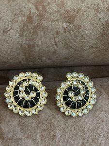 Elegant Black &amp; Gold Spiral Earrings