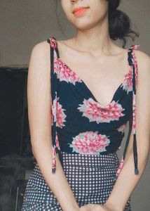 Floral Tie Strap Crop Top