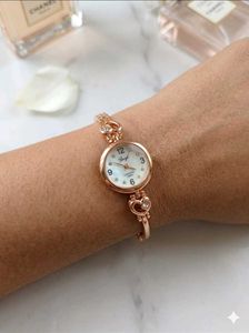 Elegant Gold-Toned Ladies’ Bracelet Watch