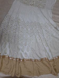 Elegant White &amp; Gold Printed Kurta